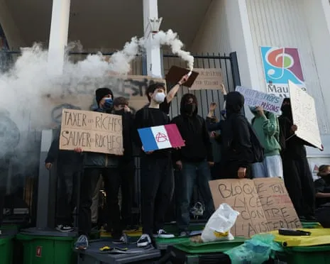 New France's PM Under Mounting Pressure as Countrywide Strikes Paralyze Education and Transportation